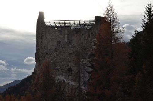 la torre principale del castello di andraz