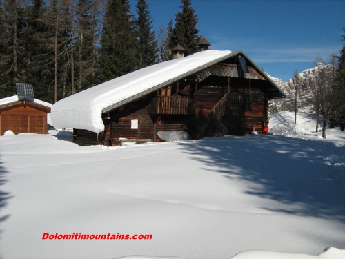 Tita Barba refuge in winter