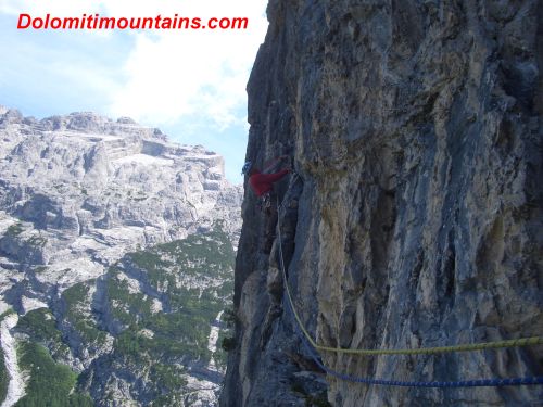 lo strano modo di arrampicare su di un traverso