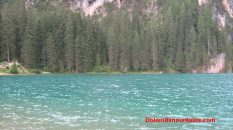 braies lake colour